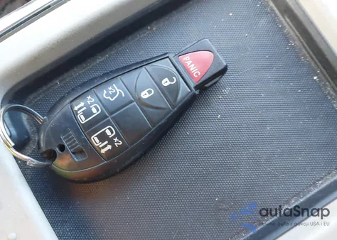 2015 Chrysler Town & Country Touring из США, поврежденный, VIN 2C4RC1BG4FR560438